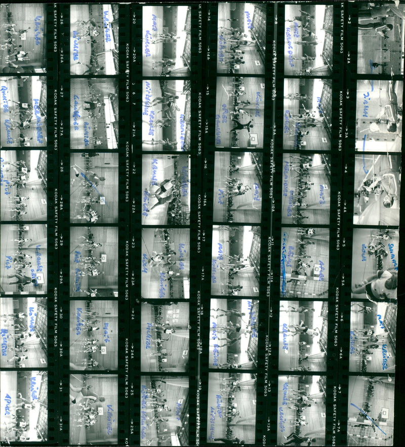 1975 WOMEN PERONEVAROS BUDAP TSC BRUCE APK IONSULTS FRANDIFUL TREND SITUATIO FILM - Vintage Photograph