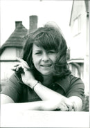 AYRES PAM POP POET - MGON DIVISIONAL LIBRARY, SECTION - Vintage Photograph