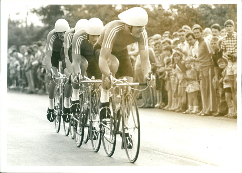 1984 WELL FREMAD BOWL SERGEI NAVOLA KIN AZYAT SAITOV ALEXAND - Vintage Photograph