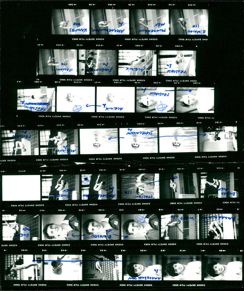 1982 KODAK SAFETY FILM FONALES WATER JUMPING FIFETY - Vintage Photograph