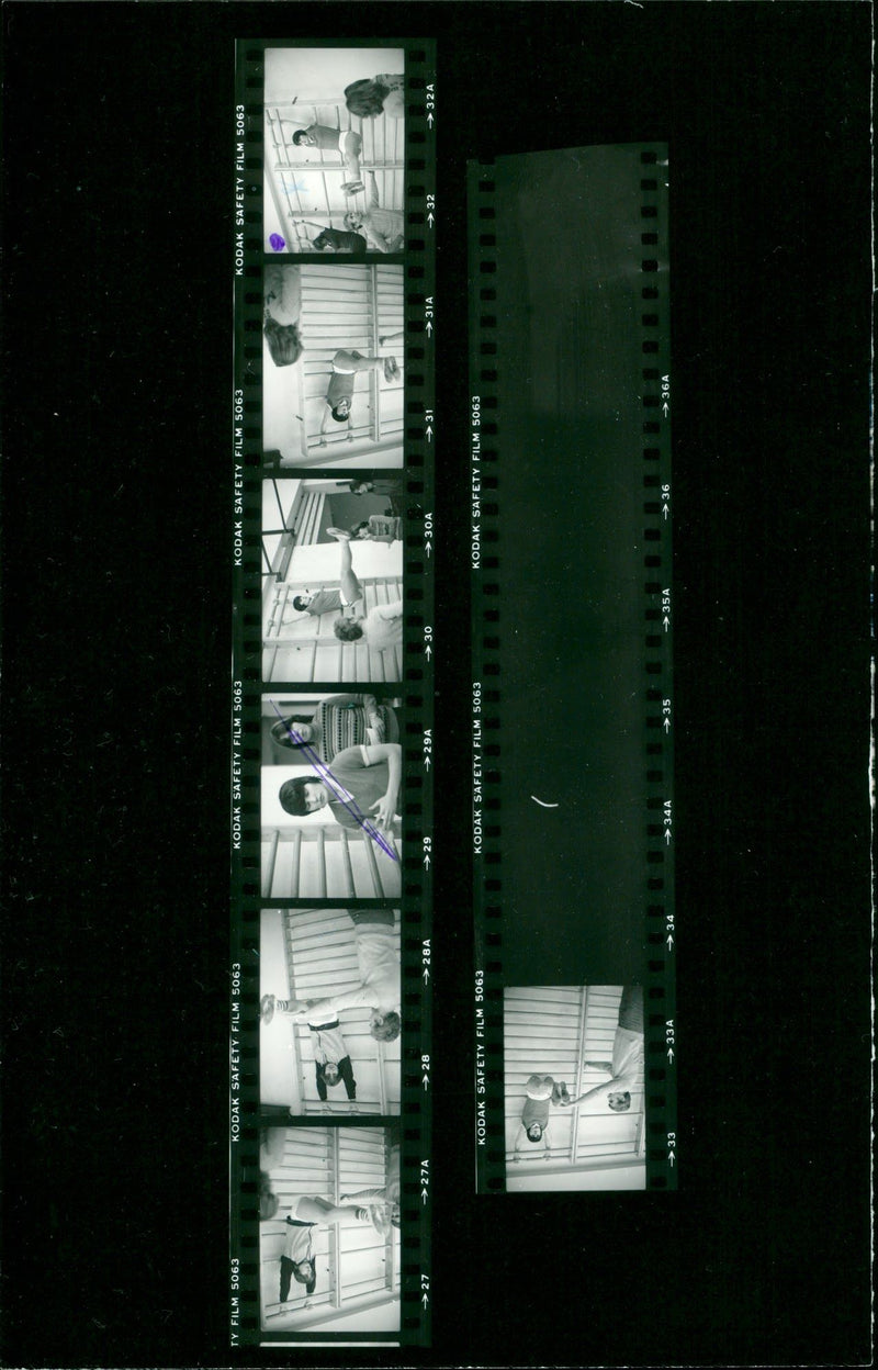 1982 MEET STRONGEST LEHRLINE BERLIN SEE FILM VERA - Vintage Photograph