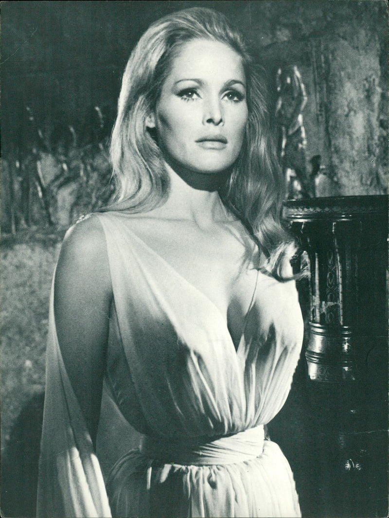 STILL ACTION, LONDON, FILM - Vintage Photograph