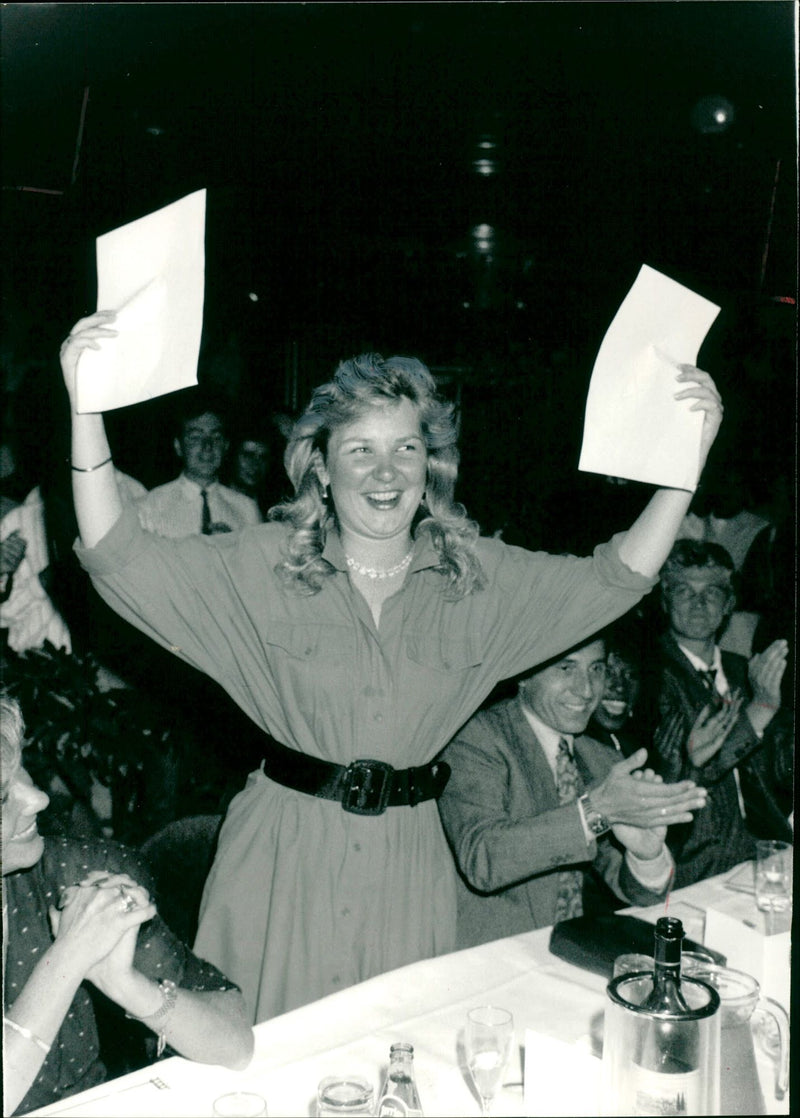 APANOWICZ KATHRYN ACTRESS - MISS FOLDER PEOPLE, PHOTO - Vintage Photograph