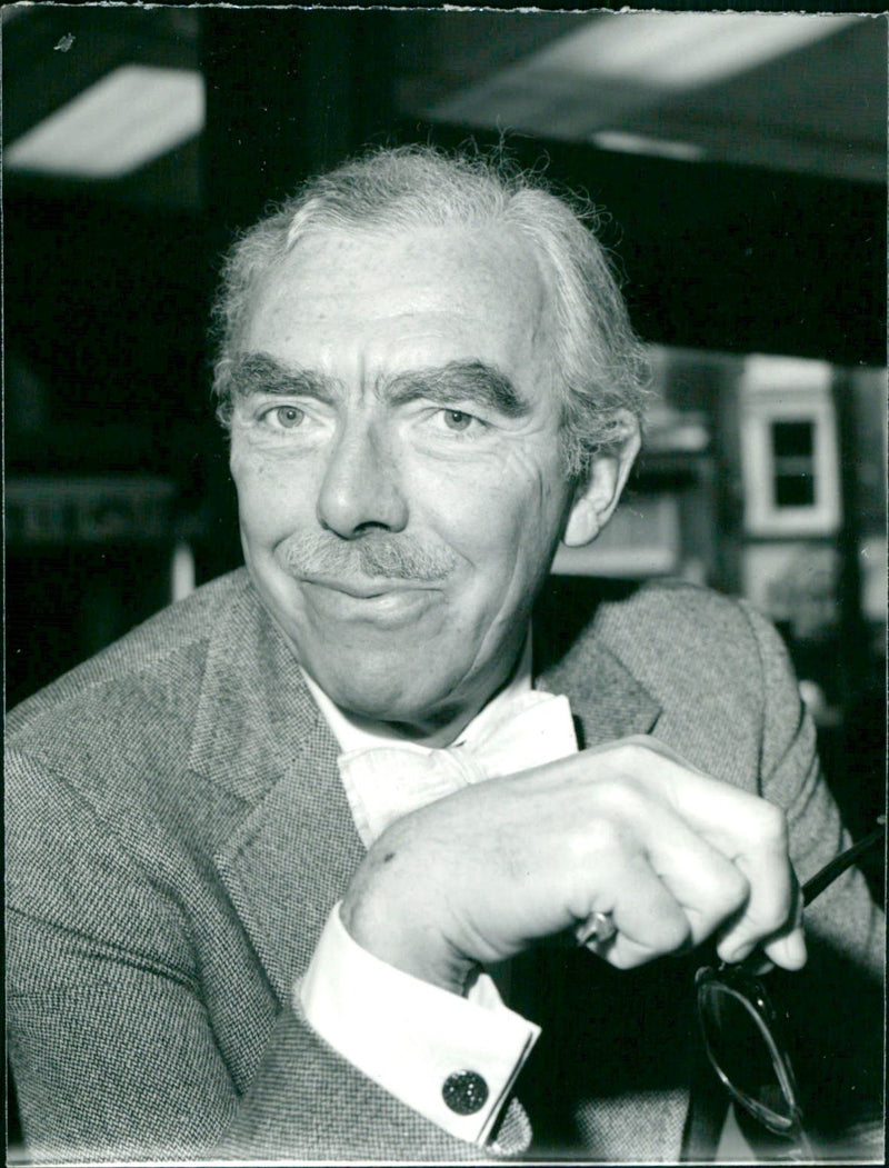 MUIR. FRANK. SCRIPT WRITER. - Vintage Photograph