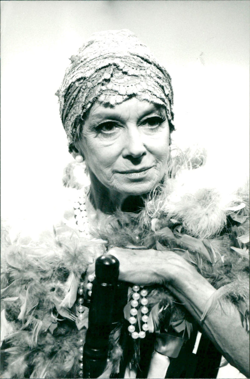JOAN GREENWOOD . - Vintage Photograph