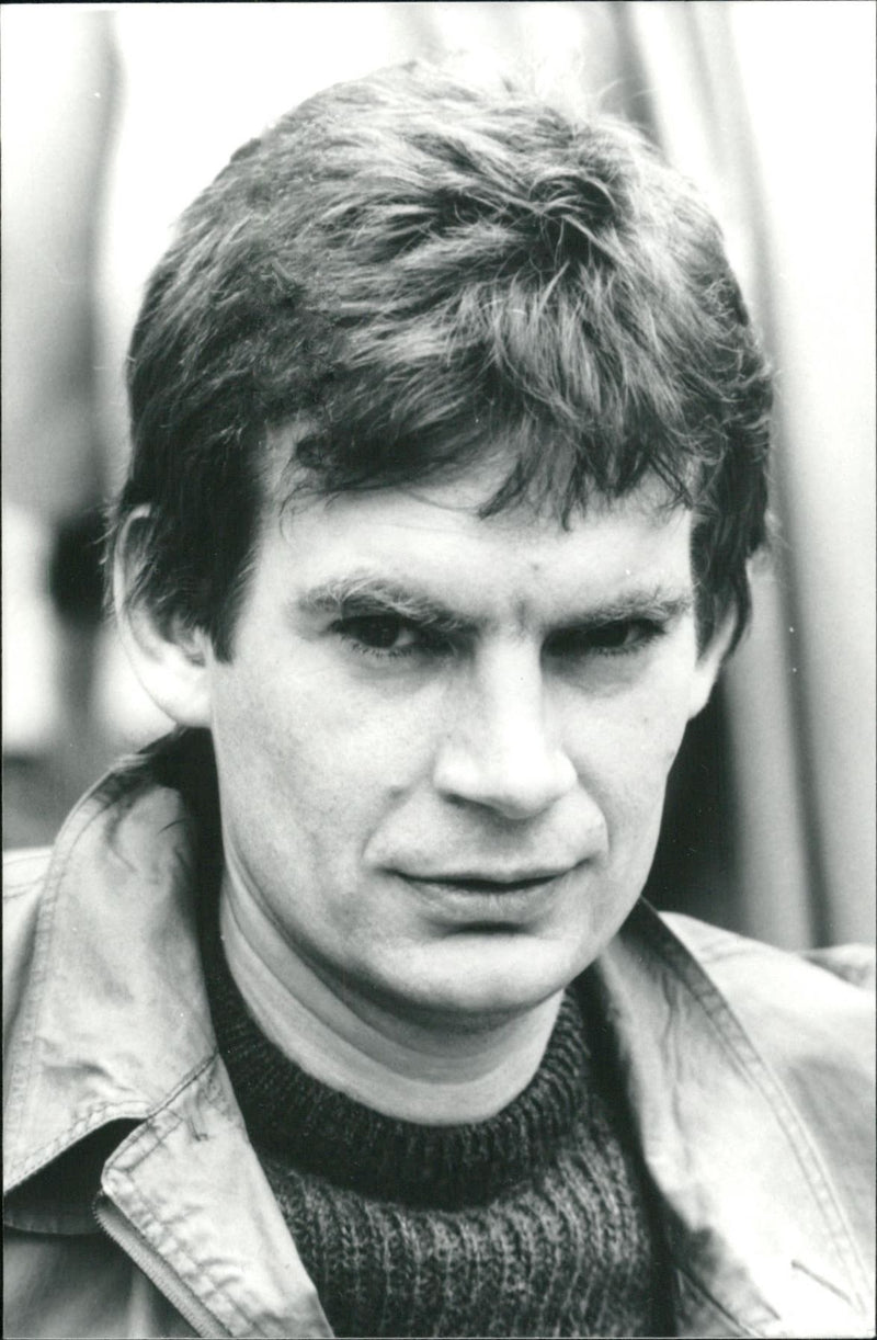 1987 - SWIFT GRAHAM WOULE FROM WRITER, LONDON - Vintage Photograph