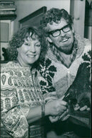 1979 - HARRIS ROLF TVI MUSIC TVI SINGER DIVISIONAL LIBRARY, LONDON, PRESS, WIFE - Vintage Photograph