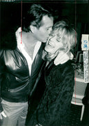 FAWCETT FARRAH ALTRESS - GRISBRO FARAH ALAN MCCARTHY KEVIN, LONDON, FILM - Vintage Photograph