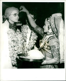 DUNAWAY FAY - FAYE ARRIVES, LONDON, FILM, ACTRESS - Vintage Photograph