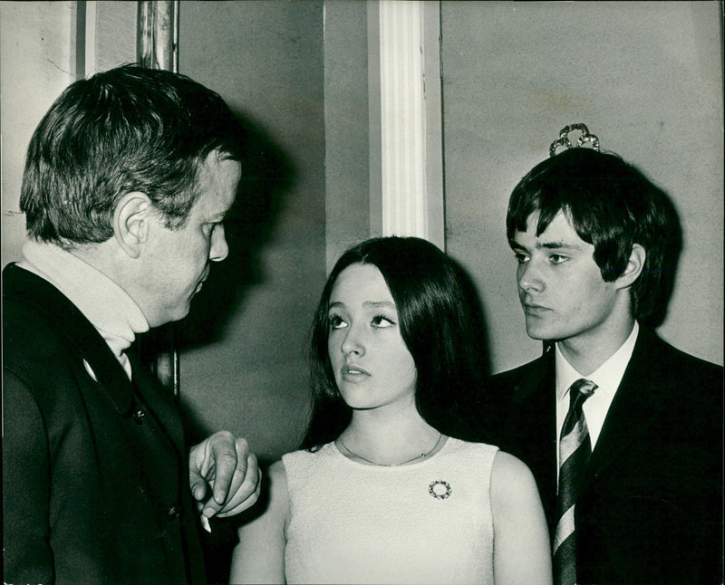 1967 - HUSSEY OLIVIA LONDON HEG BUREAU LNS ZEFFIRE111S FRANCO, DE, FILM - Vintage Photograph