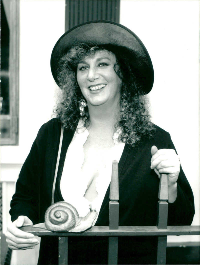 HAYMAN CAROLE ACTRES - WRITER ACTRESS, LONDON - Vintage Photograph