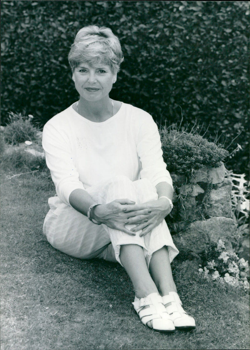 WHITE MELA ACTRESS - BRITISH BERGERAC, LONDON - Vintage Photograph