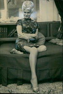 1960 - WHITE CAROL ACTRESS SWEET CHRIS BARHAM, SHOW, BRITISH, FILM - Vintage Photograph