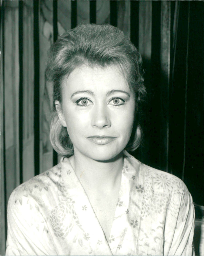 1985 - DUFF LESLEY ACTRESS FROIN, LONDON, DE - Vintage Photograph