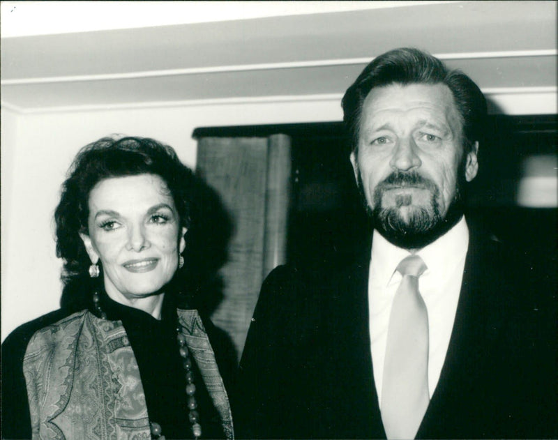 1986 - RUSSELL JANE FILMS ACTRESS AGE, LONDON, JOHN - Vintage Photograph