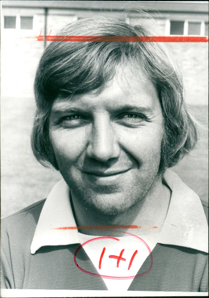 1974 - BERNARD MIKE FOOTBALL EVERTON F C STOKE IPC AUG NEWSPAPERS PEOP - Vintage Photograph