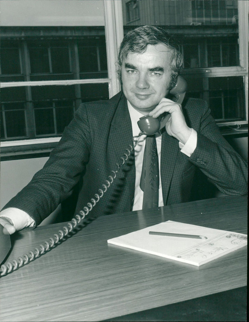 RICHARDS STEVE EXP STAFF - STANE RESPERA, WRITER - Vintage Photograph