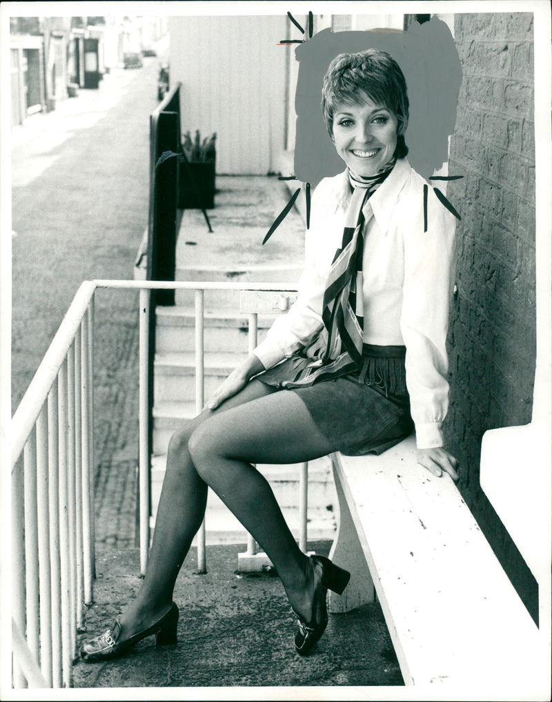 1970 - GYSEGHEM JOANNA VAN ACTRESS OUR SEP JUST JOANNE, LONDON - Vintage Photograph