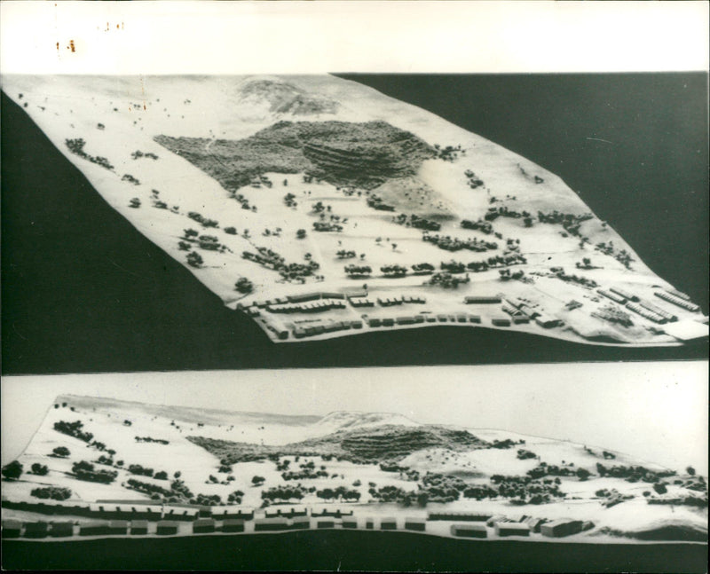 1967 - PB SREAN GENERAL ATEA ABERIAN DISASTISK LANDSCAPED, TWO, MODEL, FIRST - Vintage Photograph