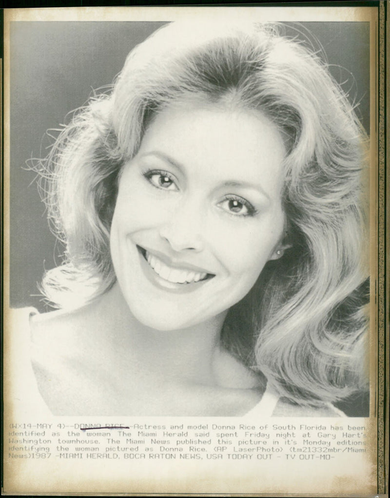 1987 - RICE DONNA ACTRESS JONNA MIRROR GROUP, MODEL, USA - Vintage Photograph