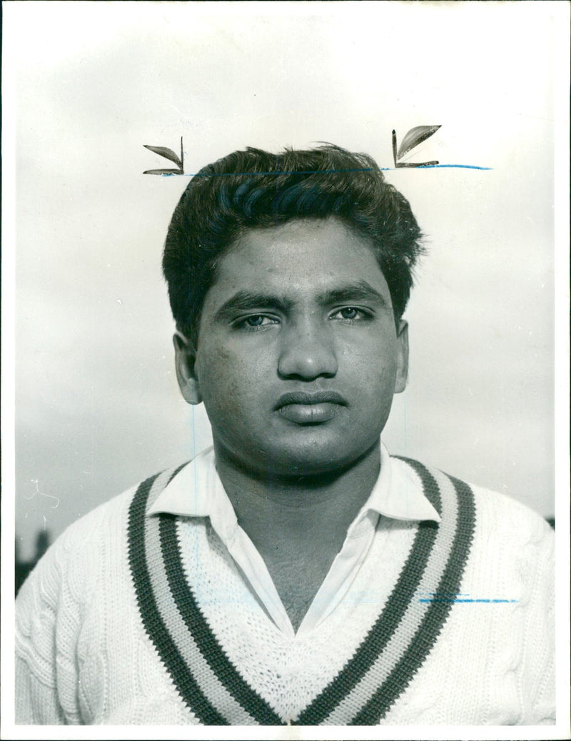 1962 - MOHAMME MUSHTAQ CRICKETER MOVEITS C E PAKISTAN LONDON BUREAU SAY - Vintage Photograph
