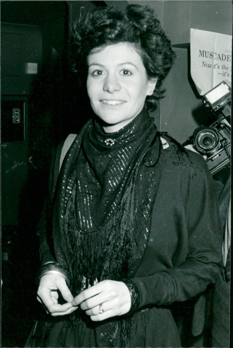 WOO JACKIE ICTRESS - ACTRESS WOOD SMITH, LONDON, PRESS - Vintage Photograph