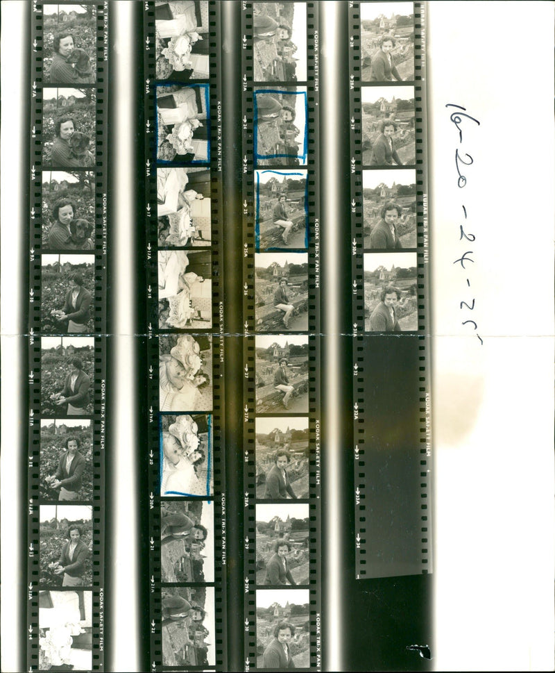 1970 - GOBEY MOIRA JILTED BRIDE DAD TELLS HIS RON, SHIP, FILM, WEDDING - Vintage Photograph