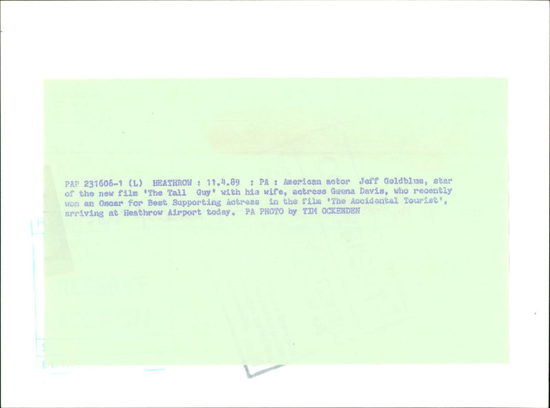 GO Y JEFF - PAP HEATHROW BY TIM OCKENDEN, WIFE, FILM, ACTRESS - Vintage Photograph