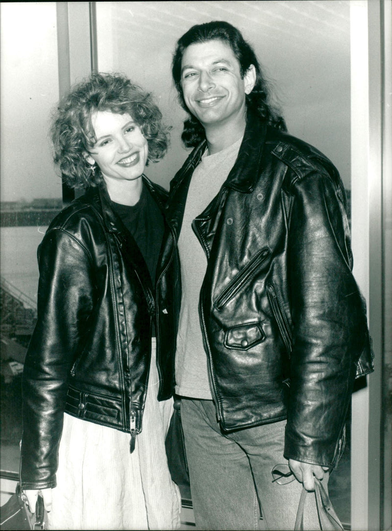 GO Y JEFF - PAP HEATHROW BY TIM OCKENDEN, WIFE, FILM, ACTRESS - Vintage Photograph