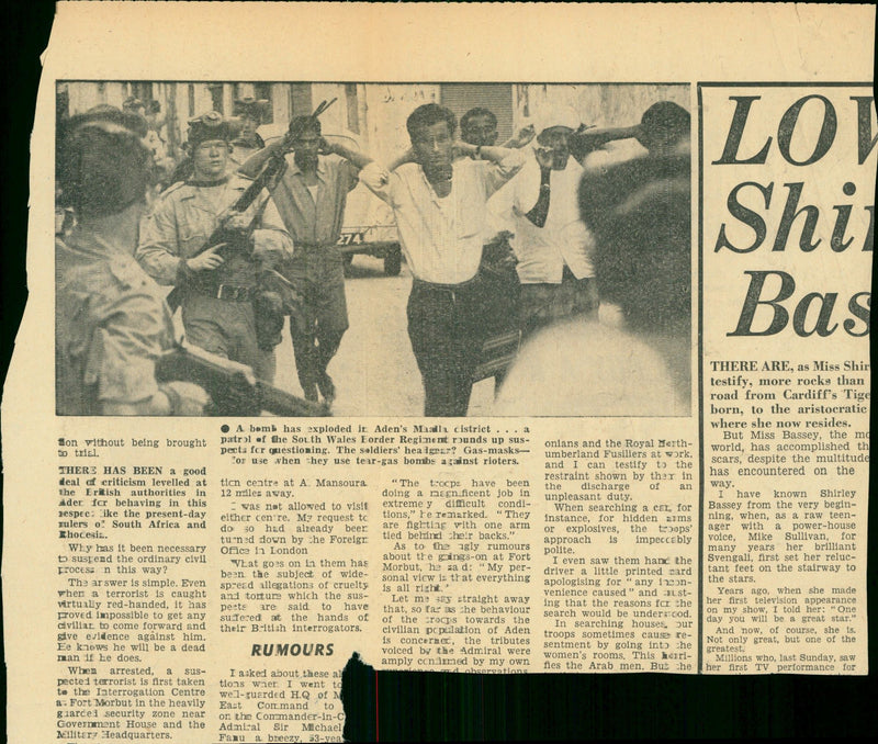 LOT SHII BAS BY MIKE SULLIVAN TOM JONES MICHAEL MELINDA, FILM, CAR, LONDON - Vintage Photograph