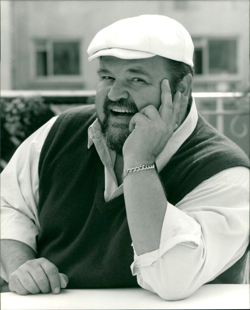 1985 - DELUISE DEN COMIC WHACKY BROOKLYN DOM, LONDON, MOVIE, ACTRESS - Vintage Photograph