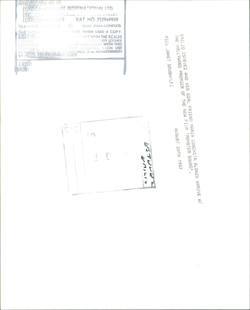 1987 - ESTELE EMILIO ESTEVEZ HIS AND, FILM, ARRIVE - Vintage Photograph