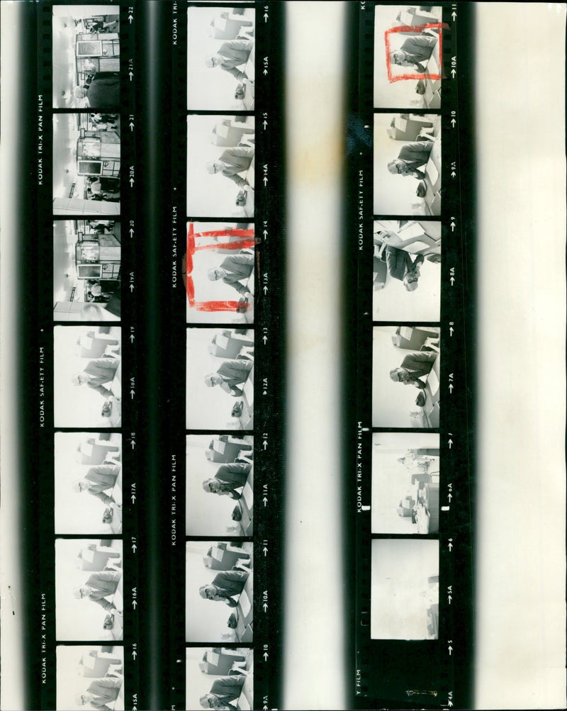 1944 - JONES ROBERT CHARITY SANCTUARY THIS MIXED MAN, FILM, TAKEN, LONDON - Vintage Photograph