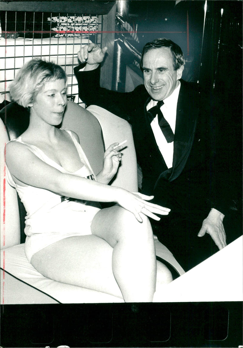 HOFFMAN JUSTICE LEONARD - COPYRIGHT GRISEN ALAN LEONARD

, LONDON - Vintage Photograph