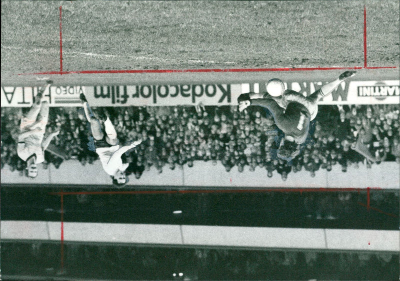 1931 - GIBSON TERRY FOOTBALL SOVENTRY NA SPUNS, FILM - Vintage Photograph