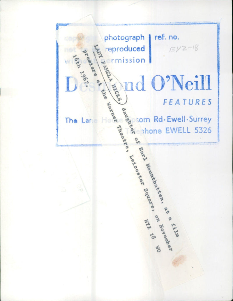 1967 - REF PHOTOGRAPH FEATURES EARL MOUNTBATTEN, PREMIERE, DAUGHTER, FILM - Vintage Photograph