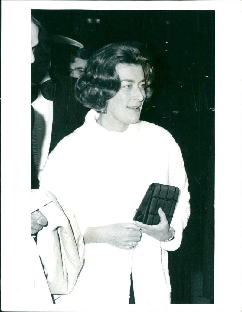 1967 - REF PHOTOGRAPH FEATURES EARL MOUNTBATTEN, PREMIERE, DAUGHTER, FILM - Vintage Photograph