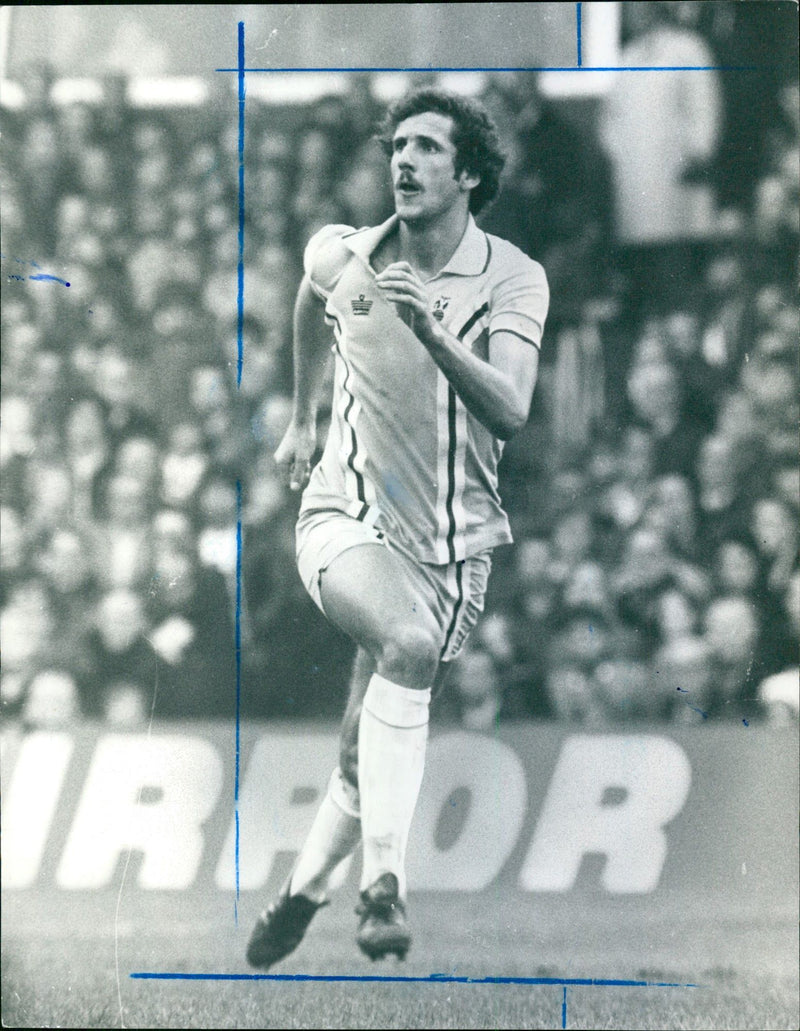 1977 - FERGUSON MICK FOOTBALL SHILMEONE B HAM LIBRARY DEC ISIONAL PEOP BY TERRY - Vintage Photograph
