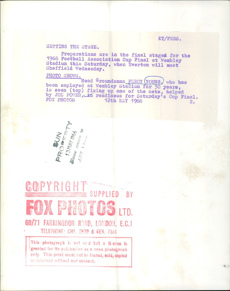 1966 - YOUNG PERCY WEMBLEY GROUNDSMAN SETTING FRES THE, LONDON, - Vintage Photograph