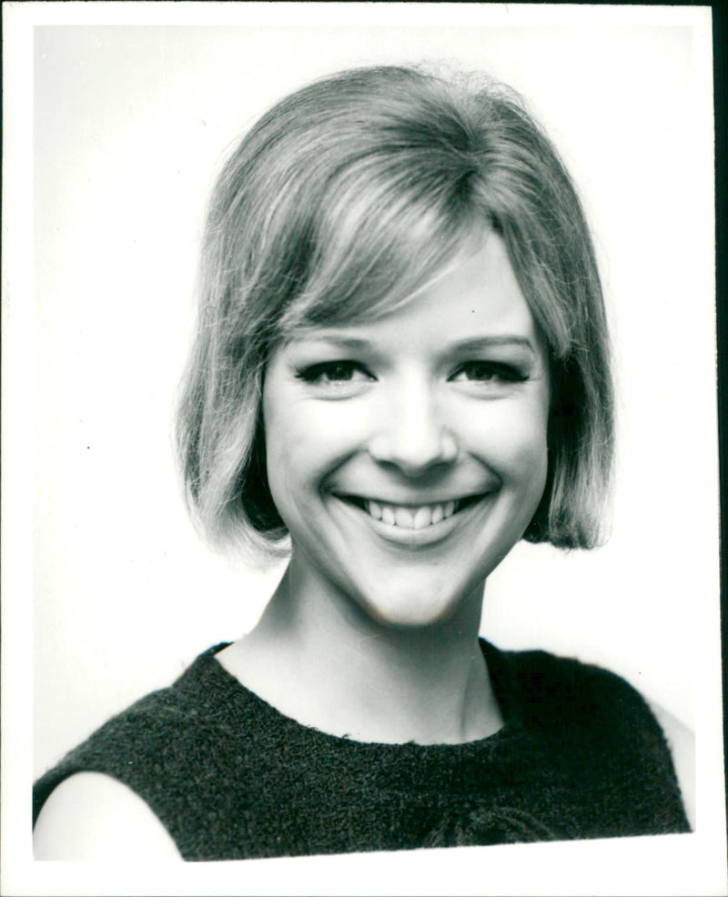 PAYNE SANDRA - BRITISH ACTRESS, LONDON - Vintage Photograph