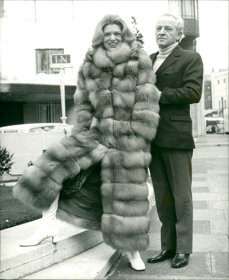 1972 - MERCOURI MELINA ACTRESS MARCH LAT LEVINE JOSEPH E., LONDON, FILM - Vintage Photograph