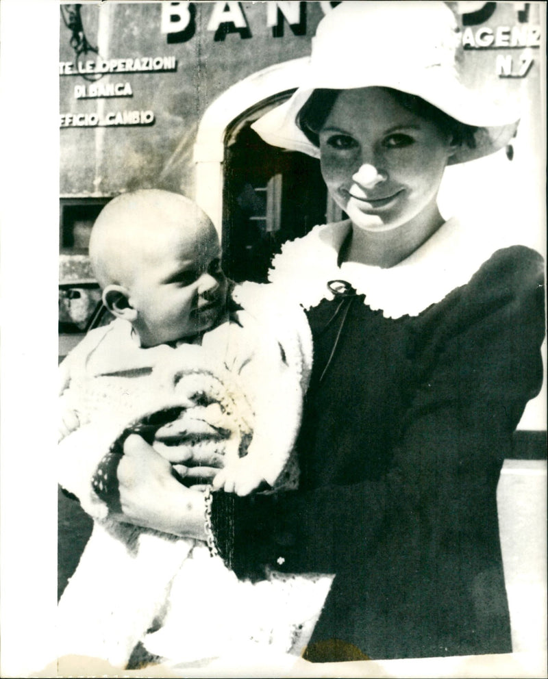 1968 - MISS SARAH ACTRESS LONDON MILES, FILM - Vintage Photograph