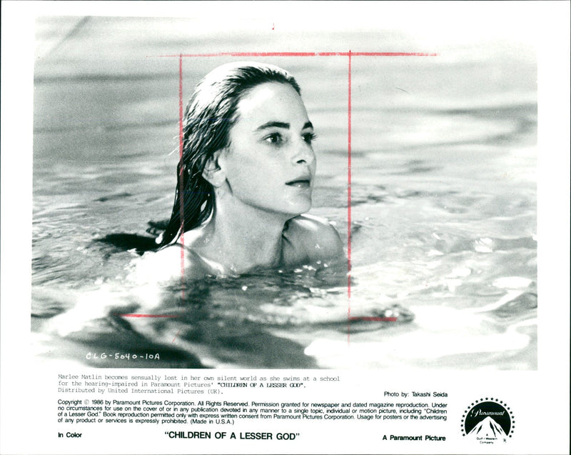 1986 - MATLIN MARLEE ACTRESS RILIE ERANCE BY TAKASHI SEIDA WILLIAM OSCAR, MOVIE - Vintage Photograph