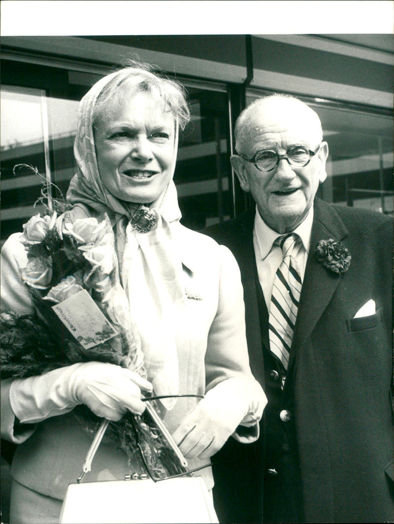 1972 - NEAGLE ANNA ACTRESS RESERVE EWSPAPERS DIVISIONALLBRARY 1582761, FILM - Vintage Photograph