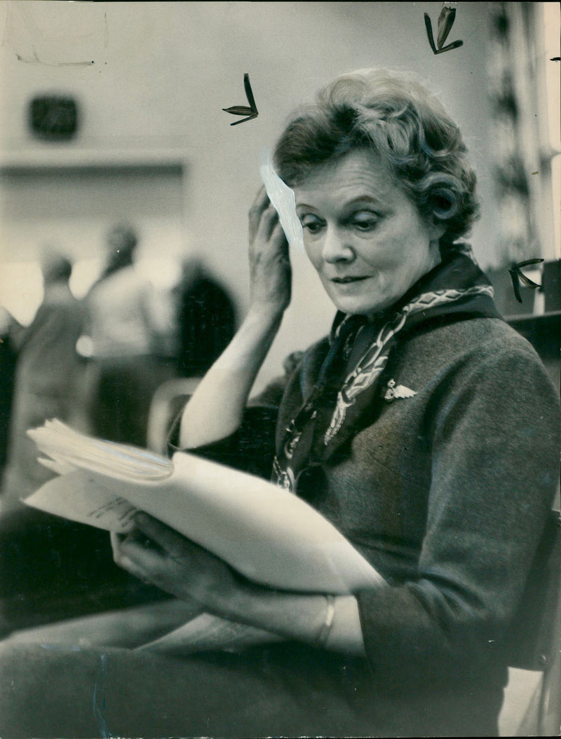 1964 - NEAGLE ANNA ACTRESS PAGE BOJAN LAR BOJAN1964 ROSS, WIFE, FILM - Vintage Photograph