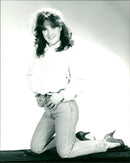 1986 - MURPHY CATHY ACTRESS BARGES TEL INTO COURTNEY, FILM, LONDON - Vintage Photograph