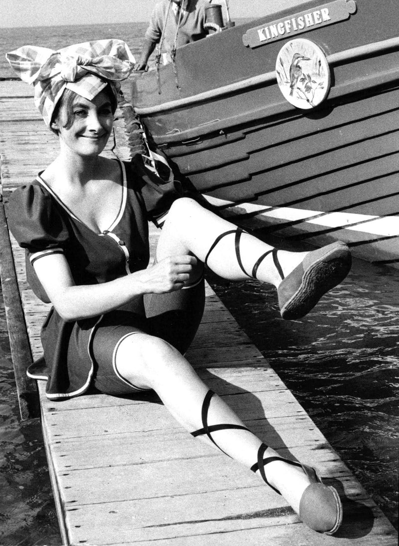 1975 - NARSOEN Y ACTRESS PETER POWEEL BROADSTAIRS MARBH JENN, FILMING, JEAN - Vintage Photograph