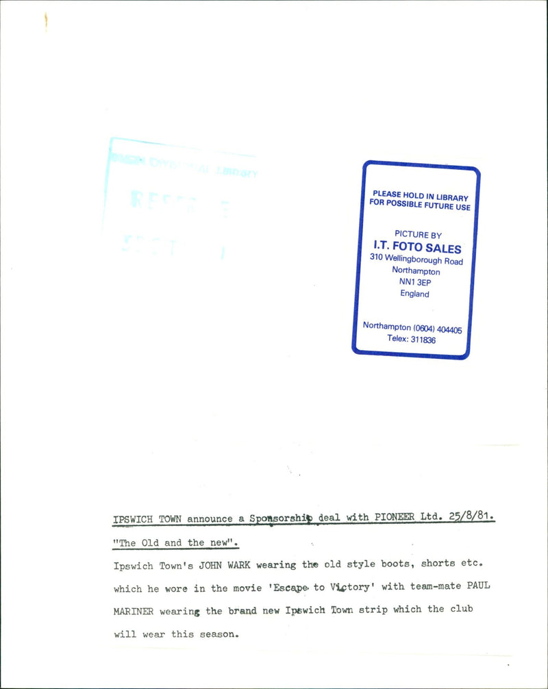 WARK JOHN FOOTBALL IPSW EN LIVERPOOL - HOLD PLEASE LIBRARY, MOVIE, PAUL - Vintage Photograph