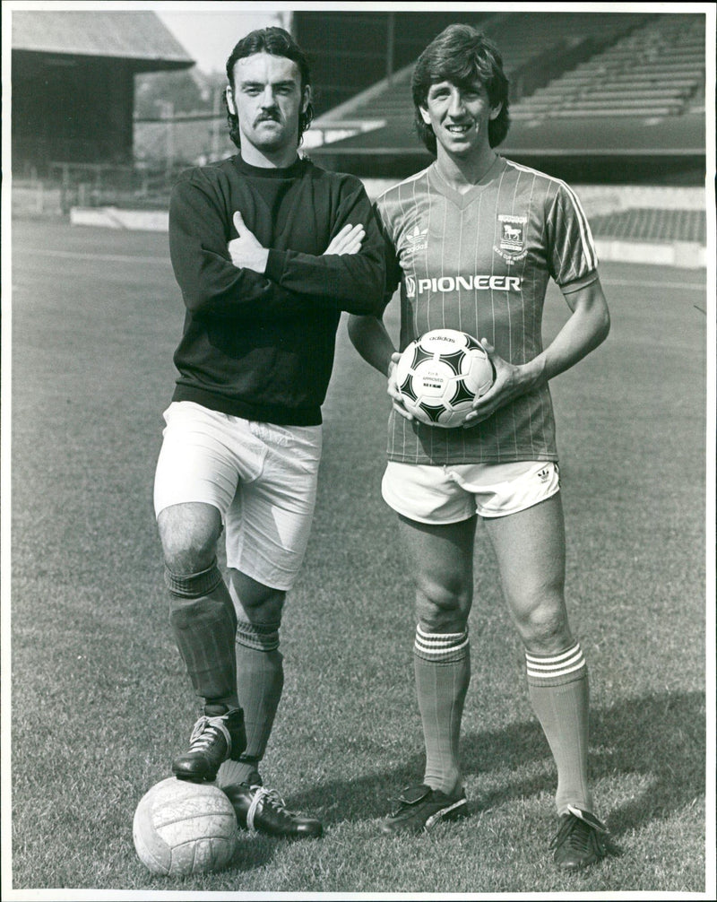 WARK JOHN FOOTBALL IPSW EN LIVERPOOL - HOLD PLEASE LIBRARY, MOVIE, PAUL - Vintage Photograph