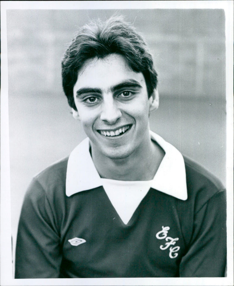 SMALLMAN DAVID P FOOTBALLER EVENT EN F C - EYSPAPERS RESER DIVISIONAL RESER1975 - Vintage Photograph